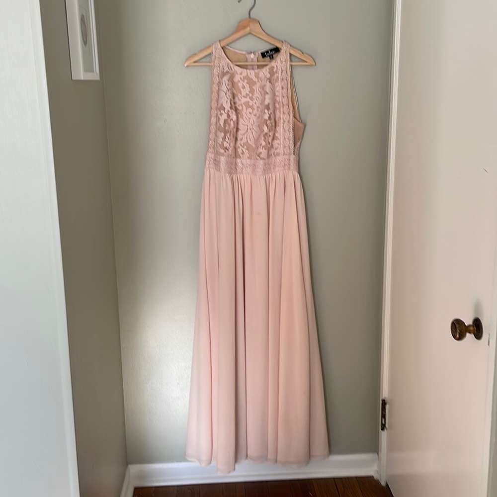Lulu’s blush bridesmaid dress